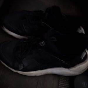 Hurache black and white sneakers